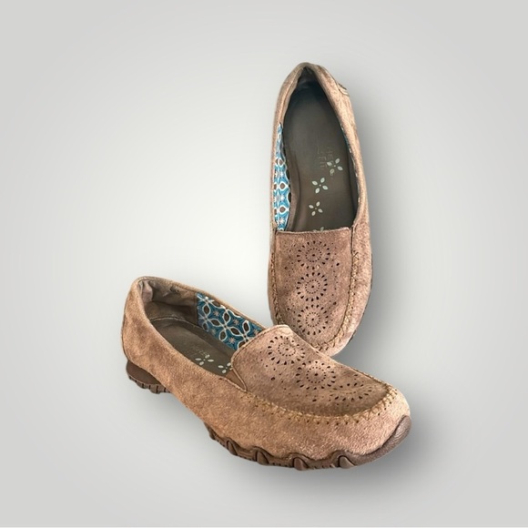 Skechers Relaxed Fit Memory Foam Loafers Slip Ons Laser Cut Taupe Women 7/5 USED - Picture 1 of 5